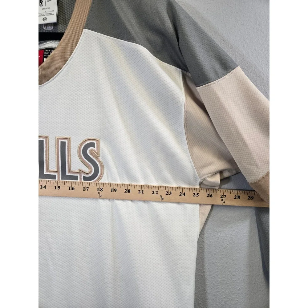 Nike Chicago Bulls City Edition NBA Shooting Shirt Jersey Cream Tan Grey Small